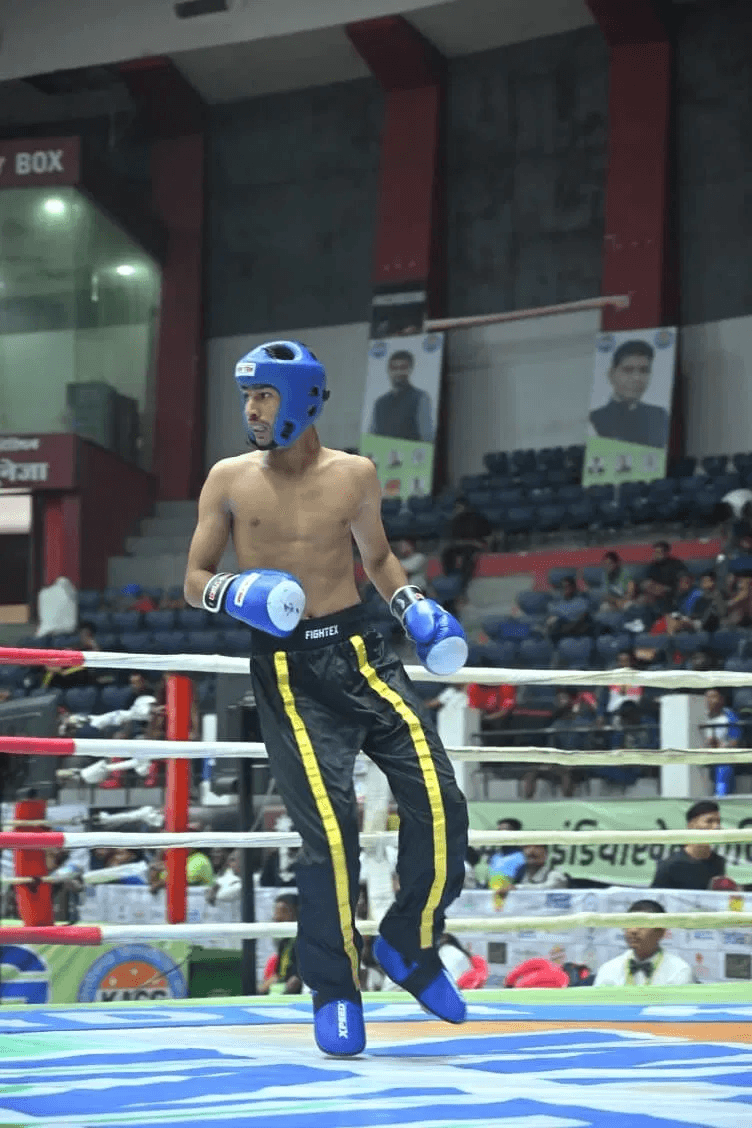Ring pose with raised gloves